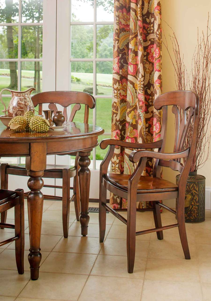 Biltmore Round Extension Table