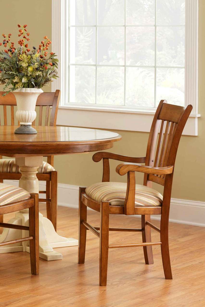 Innkeepers Single Pedestal Table