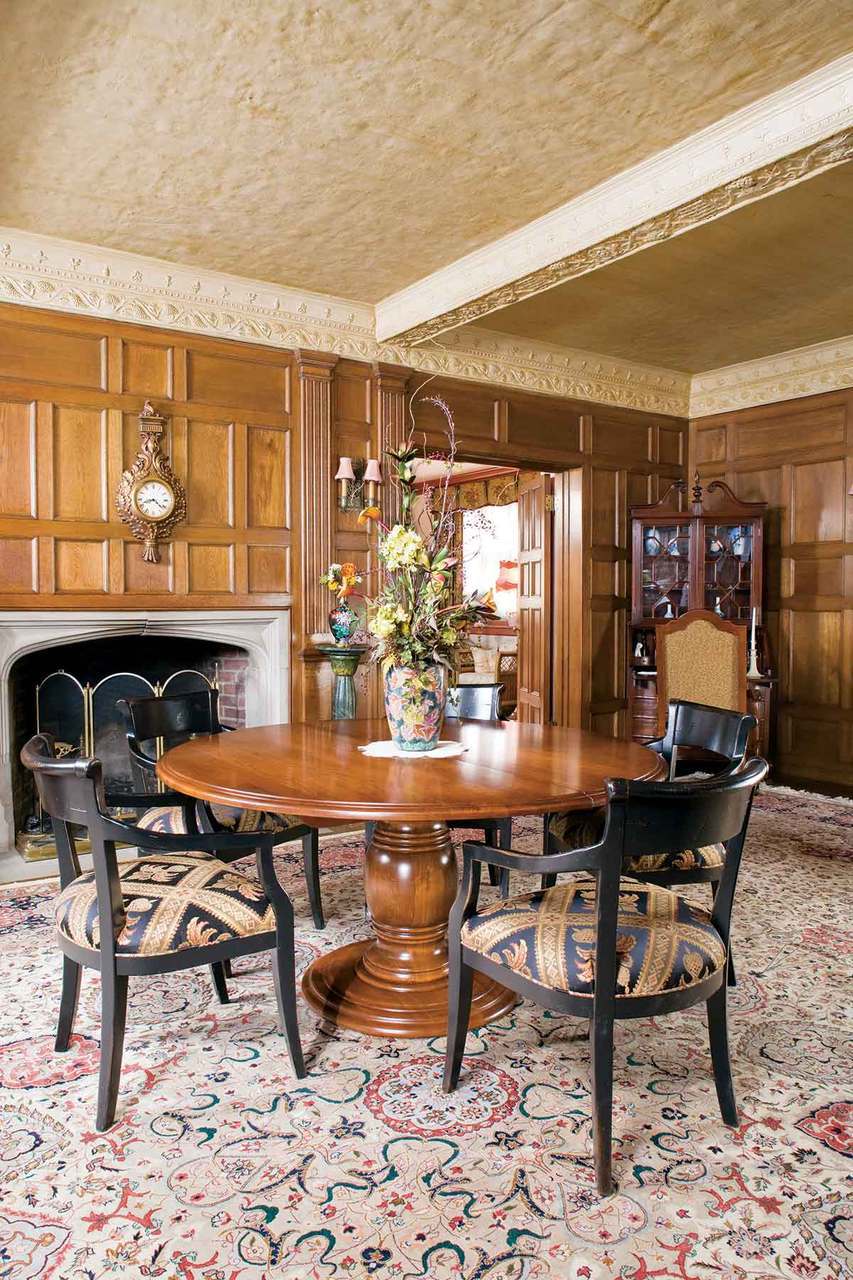 Vineyard Pedestal Table