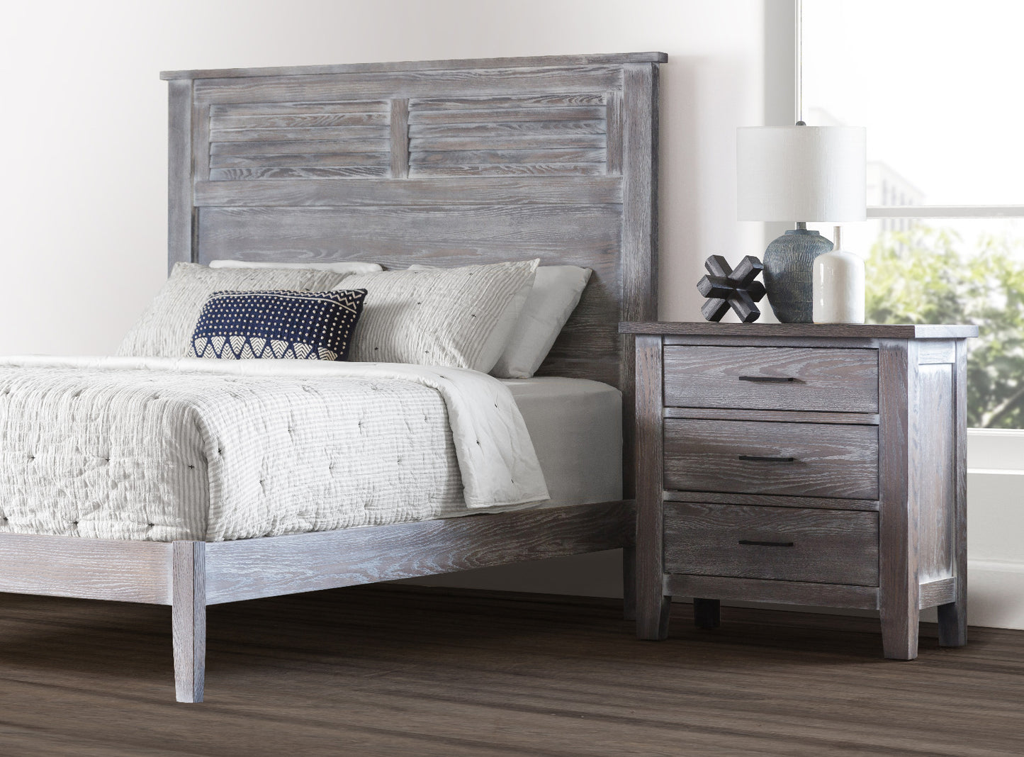 Manor Bedside Chest