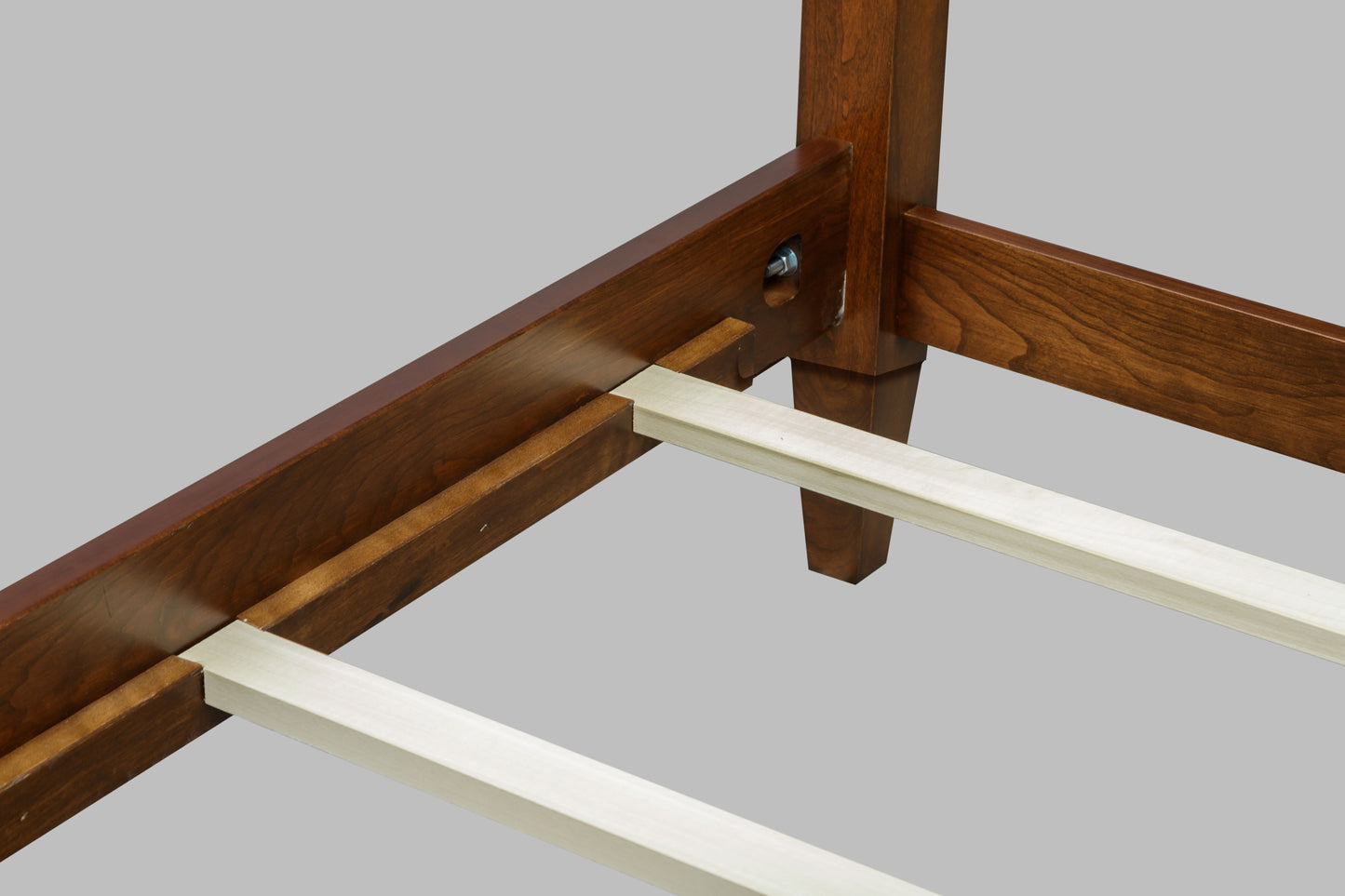 Toulon Poster Bed
