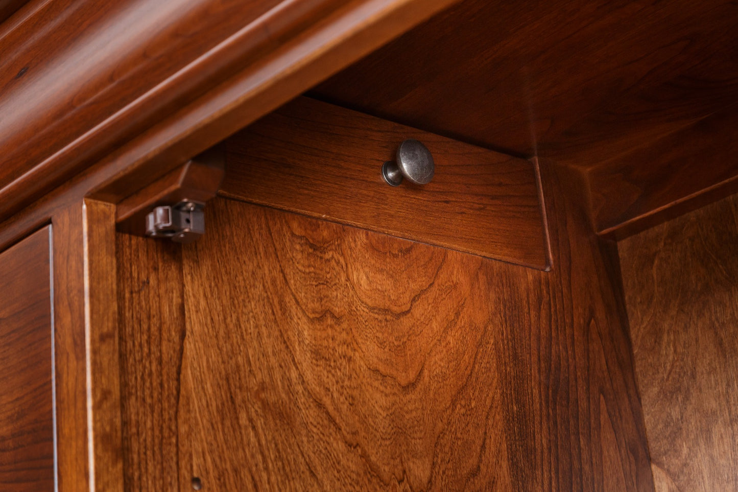 Le Chateau Chifforobe