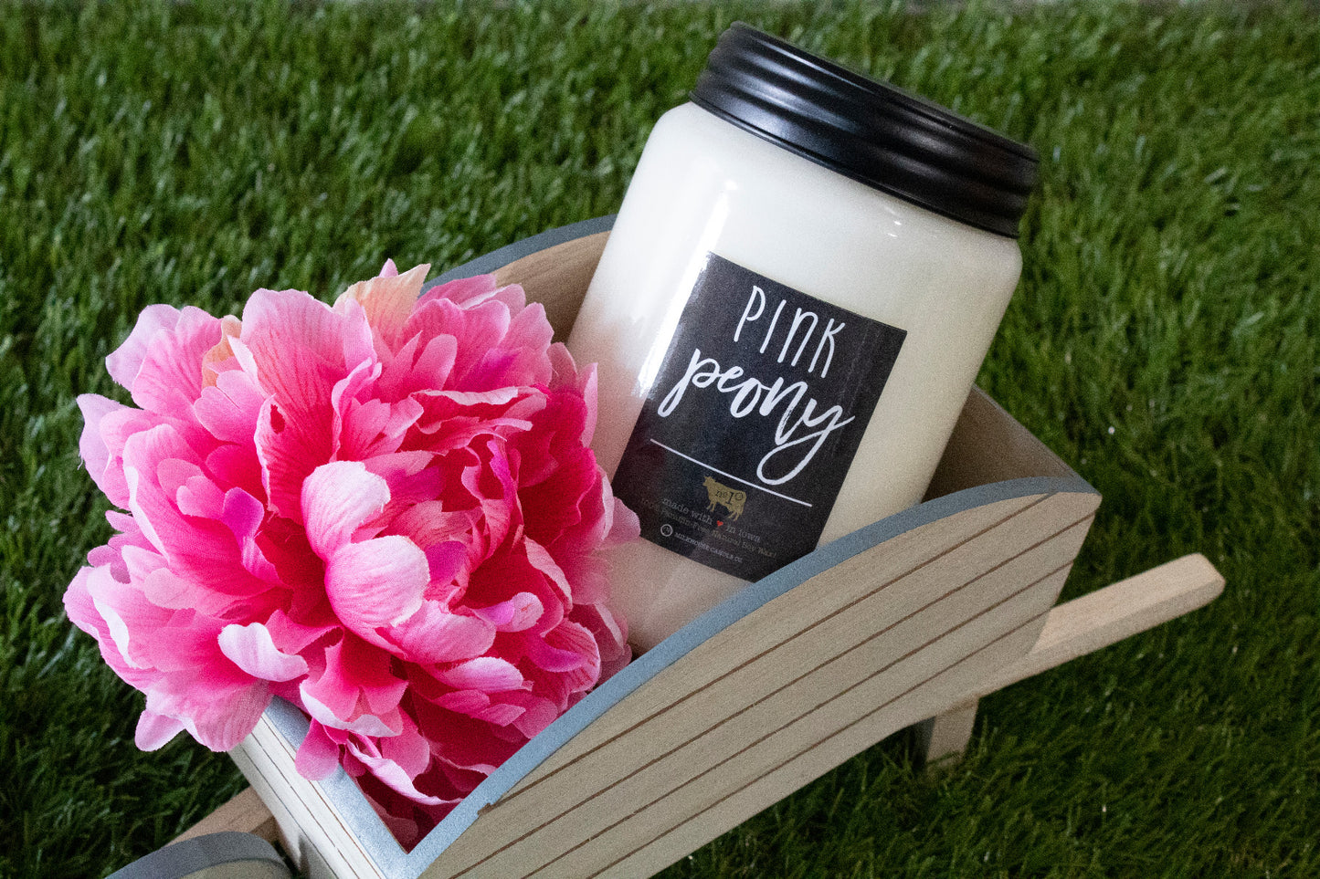 Pink Peony 26 Ounce Farmhouse Soy Candle