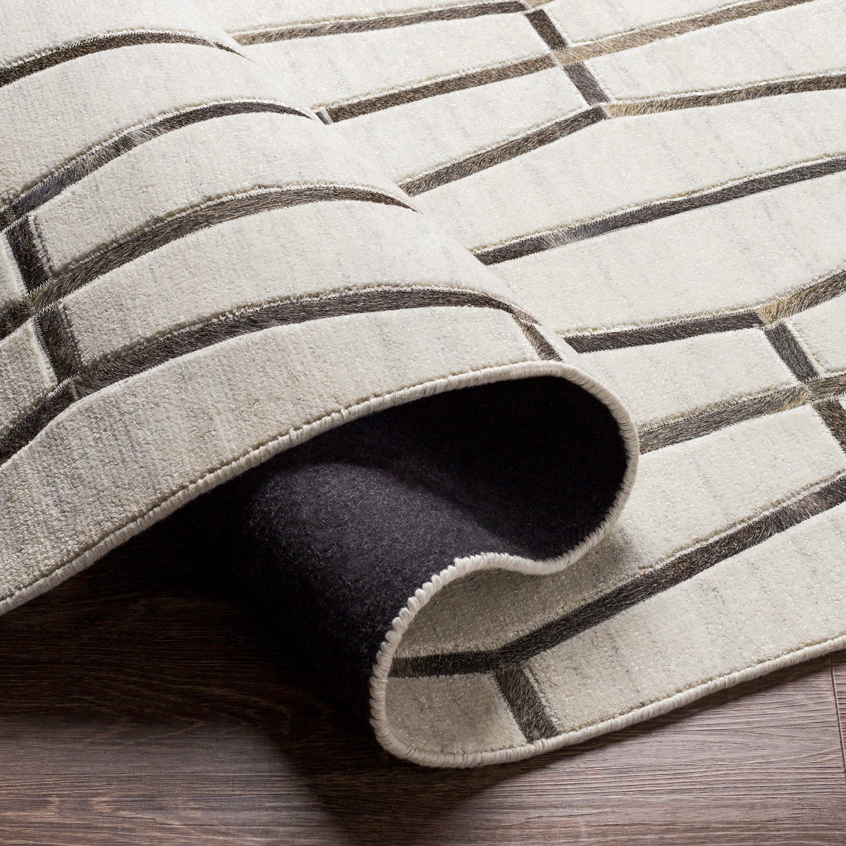 Eloquent Handmade Rug